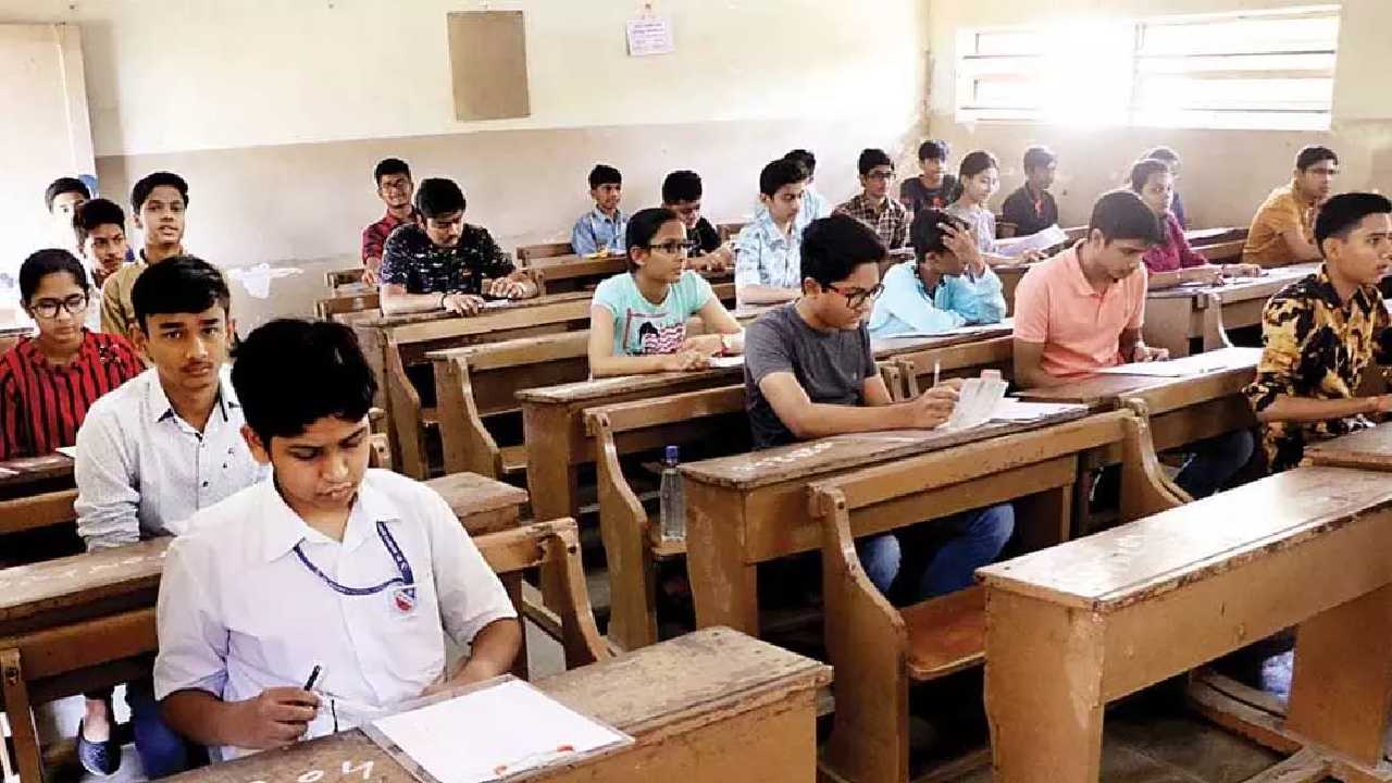 Telangana 10th Exams: తెలంగాణలో పదో తరగతి పరీక్షలకు అంతా సిద్ధం Telangana 10th Exams: తెలంగాణలో పదో తరగతి పరీక్షలకు అంతా సిద్ధం