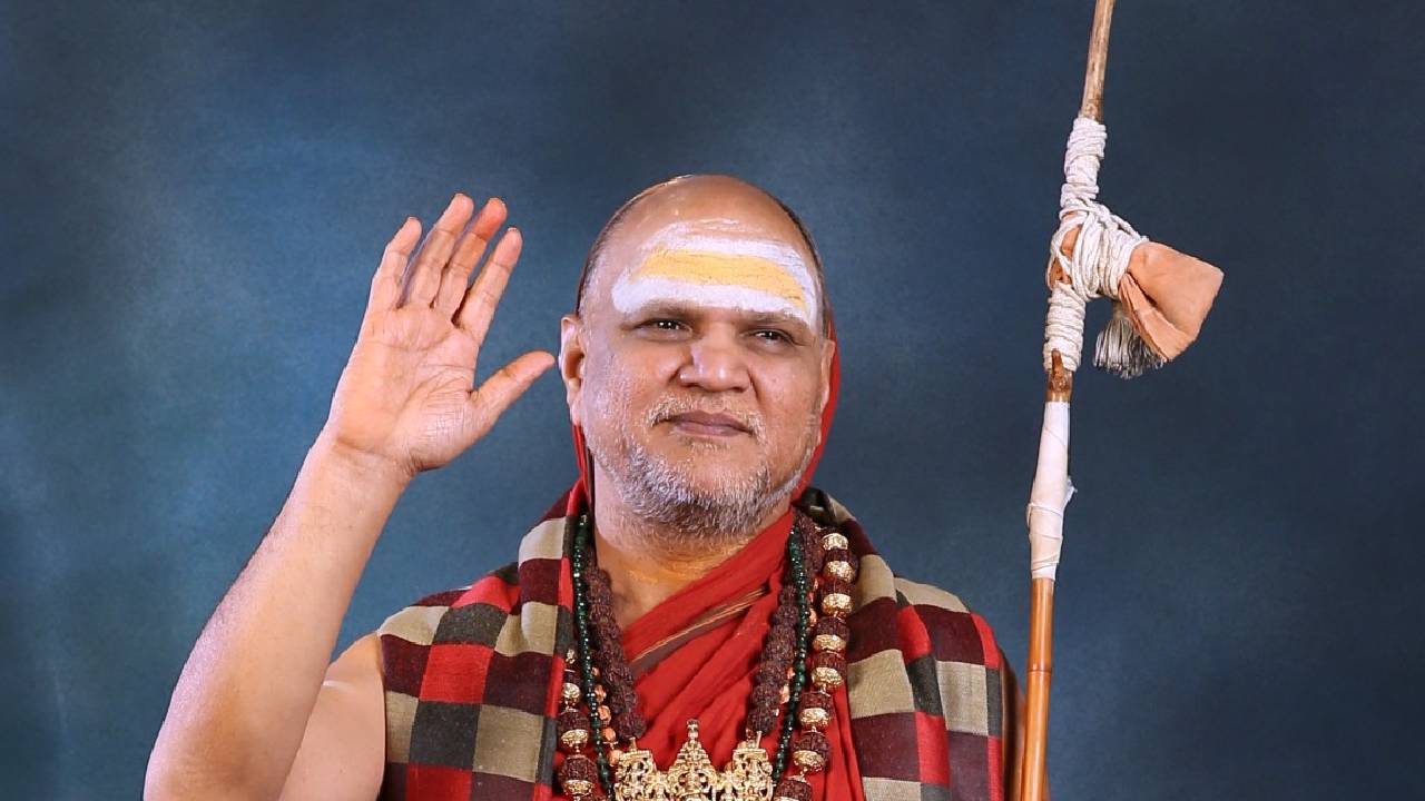 swarupananda saraswati: తిరుమలలో శ్రీవారిని దర్శించుకున్న స్వరూపానందేంద్ర swarupananda saraswati: తిరుమలలో శ్రీవారిని దర్శించుకున్న స్వరూపానందేంద్ర