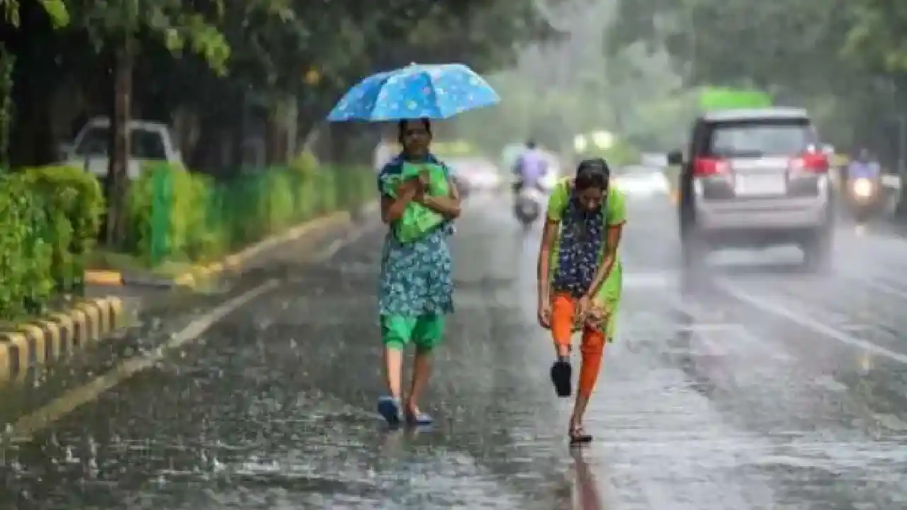 Telangana Rains : హైదరాబాద్తో సహా పలు జిల్లాలకు వర్ష సూచన Telangana Rains : హైదరాబాద్తో సహా పలు జిల్లాలకు వర్ష సూచన