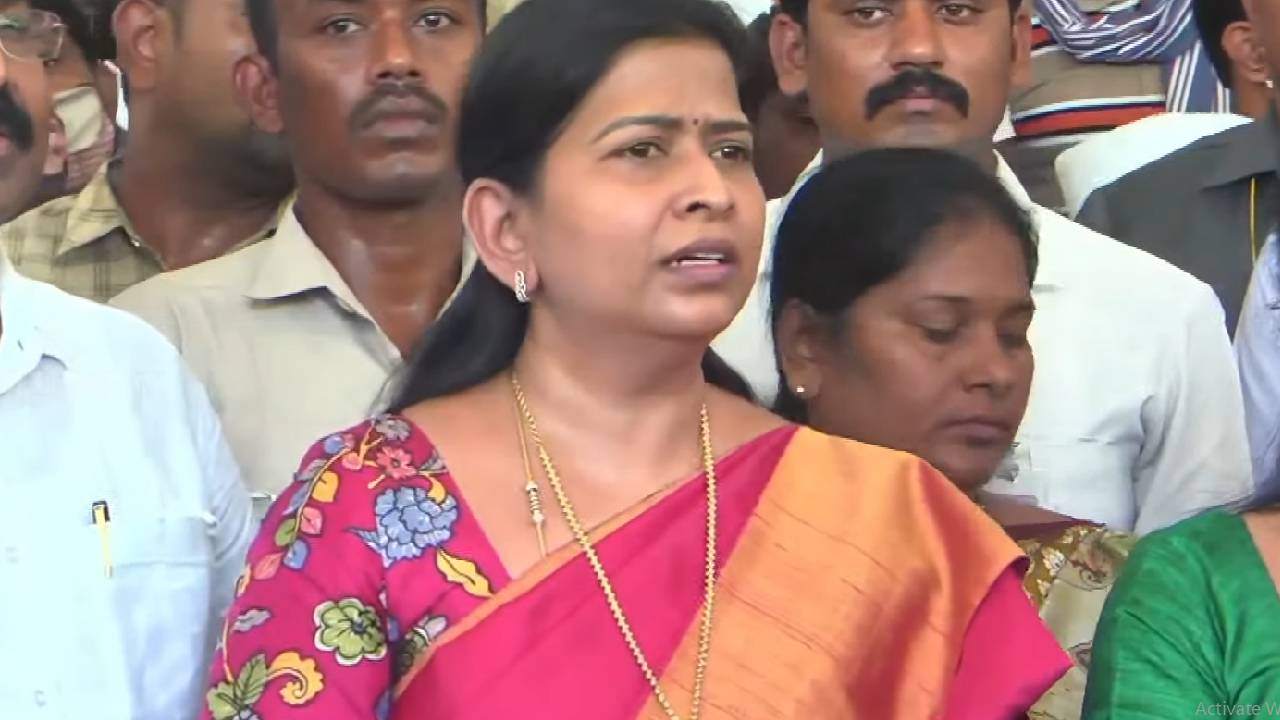 Repalle Incident: రేపల్లె ఘటనలో పోలీసులు వేగంగా స్పందించారు: హోంమంత్రి తానేటి వనిత Repalle Incident: రేపల్లె ఘటనలో పోలీసులు వేగంగా స్పందించారు: హోంమంత్రి తానేటి వనిత