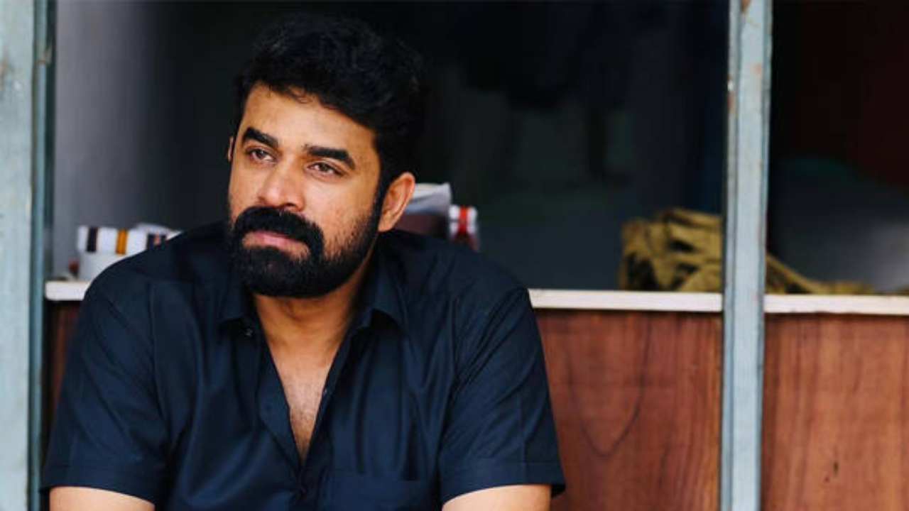 Vijay Babu : లైంగిక ఆరోపణలు ఎదుర్కొన్న నటుడు.. ఆర్టిస్ట్ అసోసియేషన్ నుంచి తొలగింపు.. Vijay Babu : లైంగిక ఆరోపణలు ఎదుర్కొన్న నటుడు.. ఆర్టిస్ట్ అసోసియేషన్ నుంచి తొలగింపు..