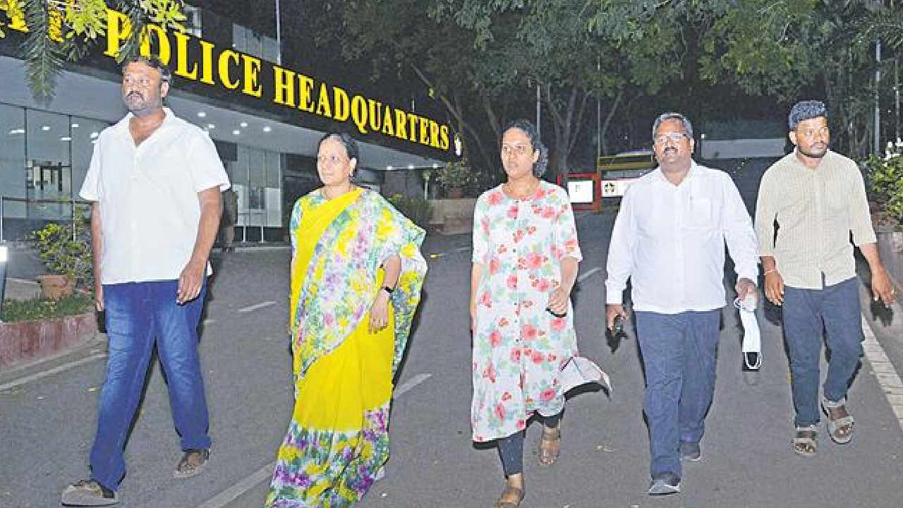 Social Media : ఏపీ సంక్షేమ పధకాలపై సోషల్ మీడియాలో దుష్ప్రచారం-కేసు నమోదు Social Media : ఏపీ సంక్షేమ పధకాలపై సోషల్ మీడియాలో దుష్ప్రచారం-కేసు నమోదు