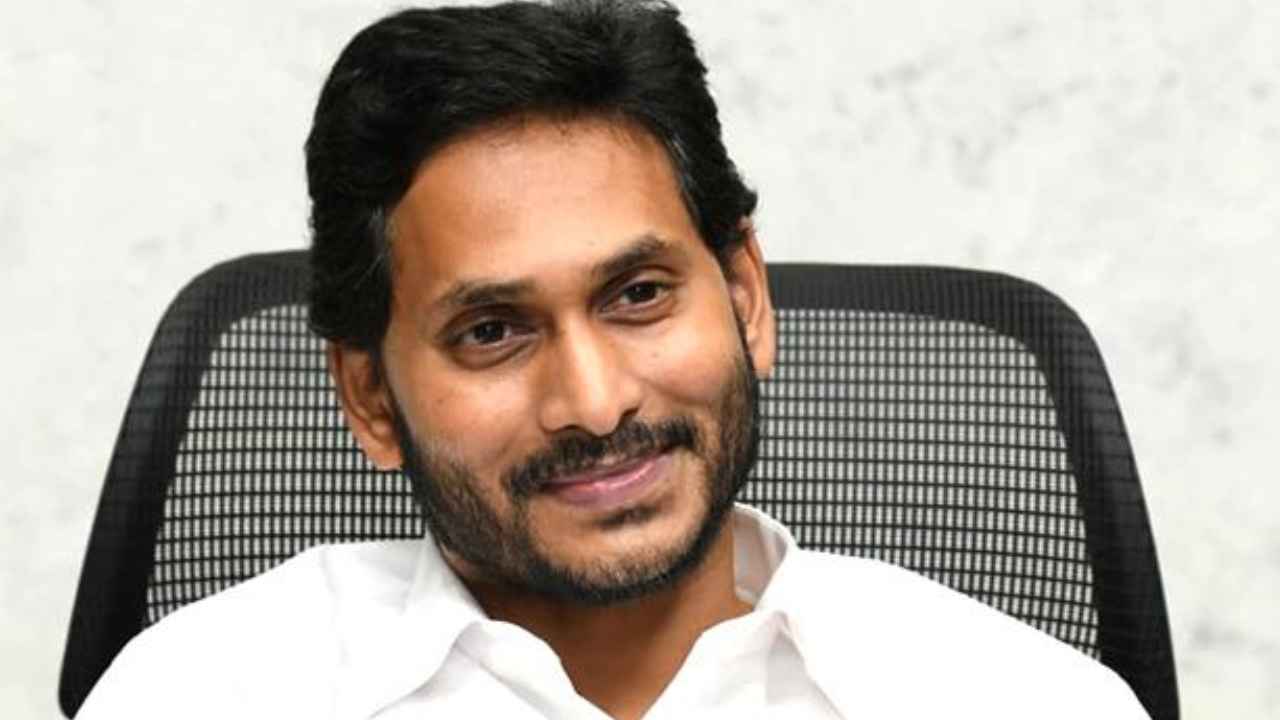 CM Jagan: నిరుద్యోగులకు సీఎం జగన్ గుడ్న్యూస్.. 8వేల పోస్టుల భర్తీకి ఆదేశం CM Jagan: నిరుద్యోగులకు సీఎం జగన్ గుడ్న్యూస్.. 8వేల పోస్టుల భర్తీకి ఆదేశం