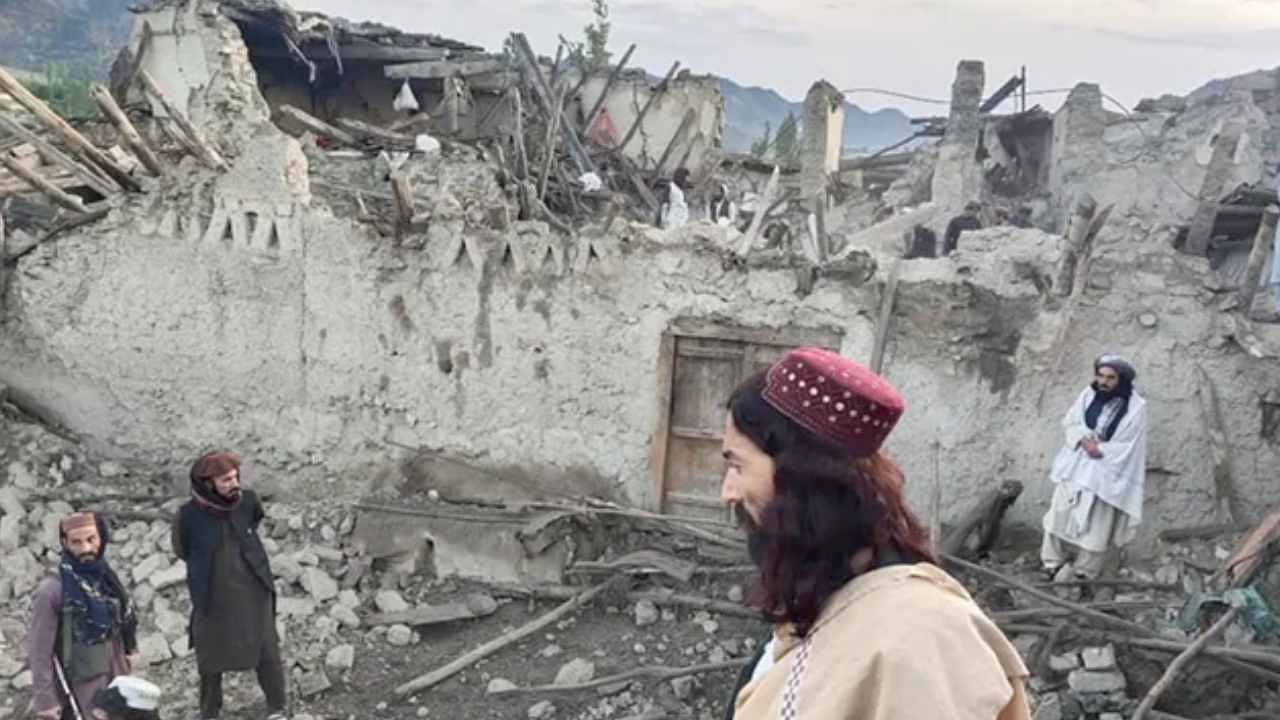 Afghanistan Earthquake: అఫ్ఘానిస్తాన్లో భారీ భూకంపం.. 250 మంది మృతి! Afghanistan Earthquake: అఫ్ఘానిస్తాన్లో భారీ భూకంపం.. 250 మంది మృతి!