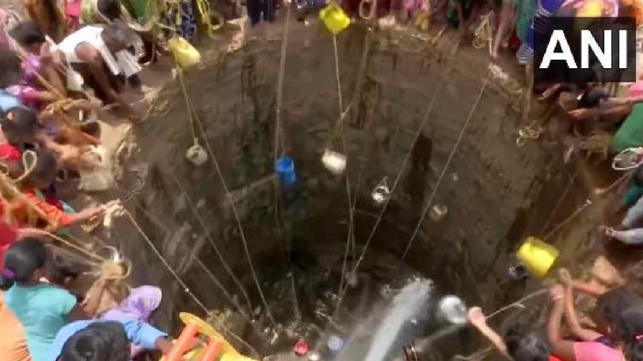 Maharashtra : అమరావతి జిల్లాలో బకెట్ నీళ్ల కోసం మహిళల కష్టాలు Maharashtra : అమరావతి జిల్లాలో బకెట్ నీళ్ల కోసం మహిళల కష్టాలు