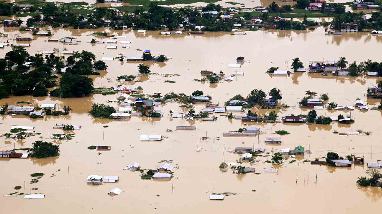 Assam Floods: అసోం వరదలు.. 127కు చేరిన మృతుల సంఖ్య Assam Floods: అసోం వరదలు.. 127కు చేరిన మృతుల సంఖ్య