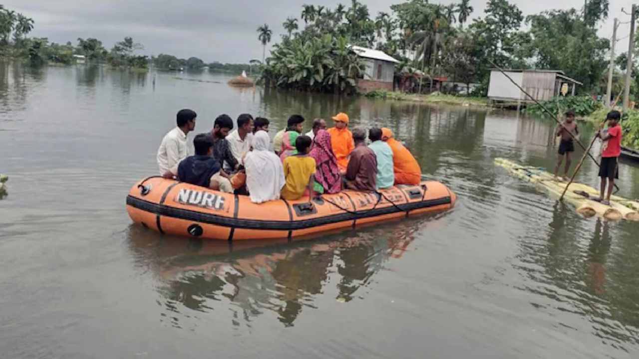 Assam Floods: అసోంలో వరదలు.. 11 మంది మృతి Assam Floods: అసోంలో వరదలు.. 11 మంది మృతి