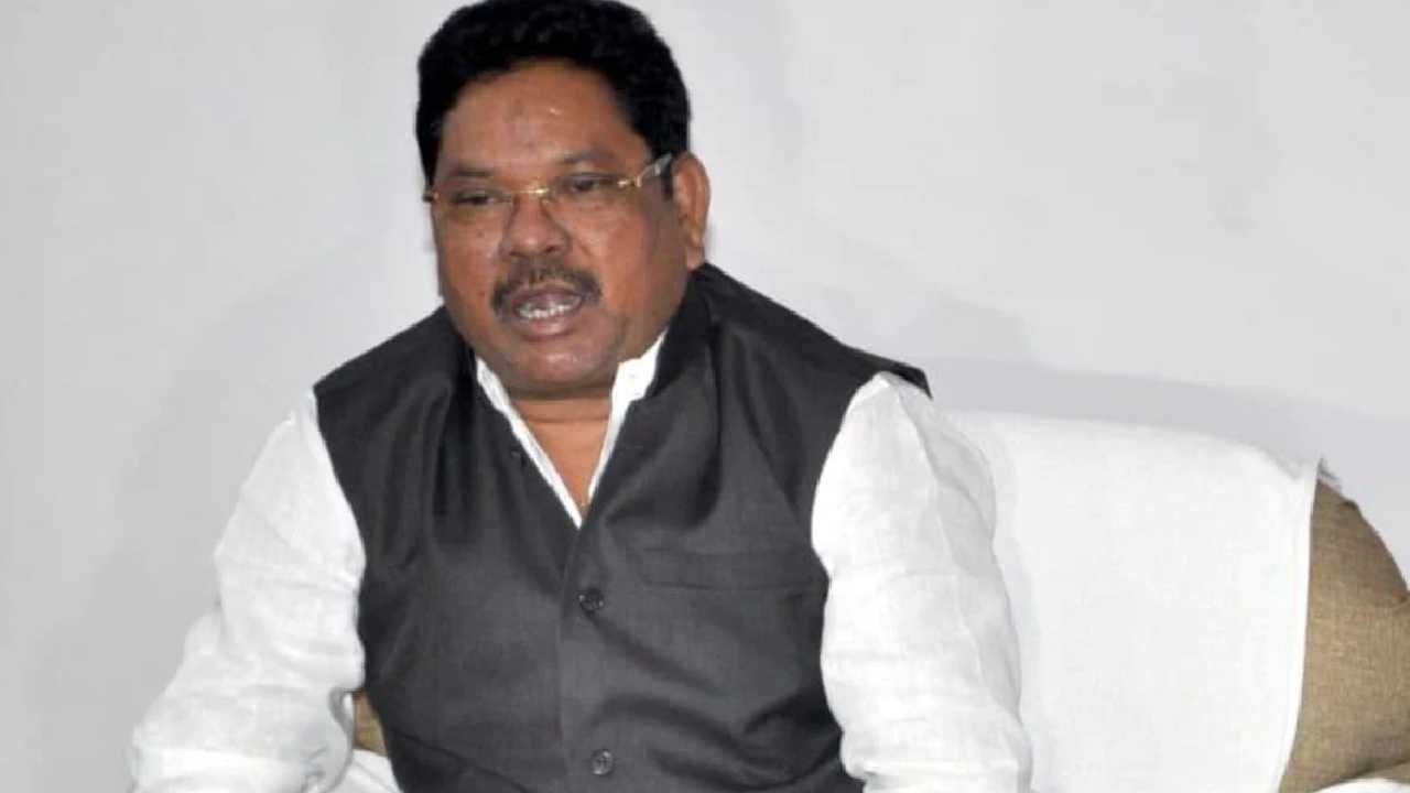 BASARA IIIT: అస్తవ్యస్తంగా ట్రిపుల్ ఐటీ పాలన: ఎంపీ సోయం బాపూరావు BASARA IIIT: అస్తవ్యస్తంగా ట్రిపుల్ ఐటీ పాలన: ఎంపీ సోయం బాపూరావు