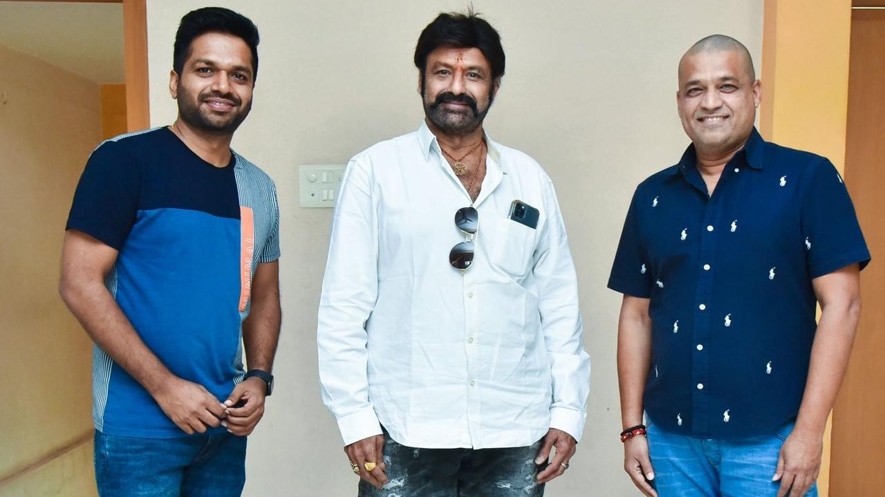 Balakrishna: ఎఫ్3 సినిమాపై బాలయ్య ప్రశంసలు Balakrishna: ఎఫ్3 సినిమాపై బాలయ్య ప్రశంసలు