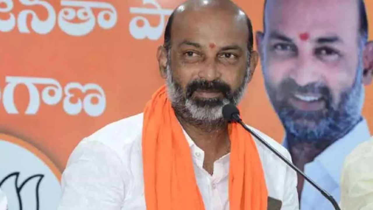 Bandi Sanjay: ఎన్నికలు ఉంటేనే కేసీఆర్కు పీవీ నరసింహారావు గుర్తుకొస్తారు Bandi Sanjay: ఎన్నికలు ఉంటేనే కేసీఆర్కు పీవీ నరసింహారావు గుర్తుకొస్తారు