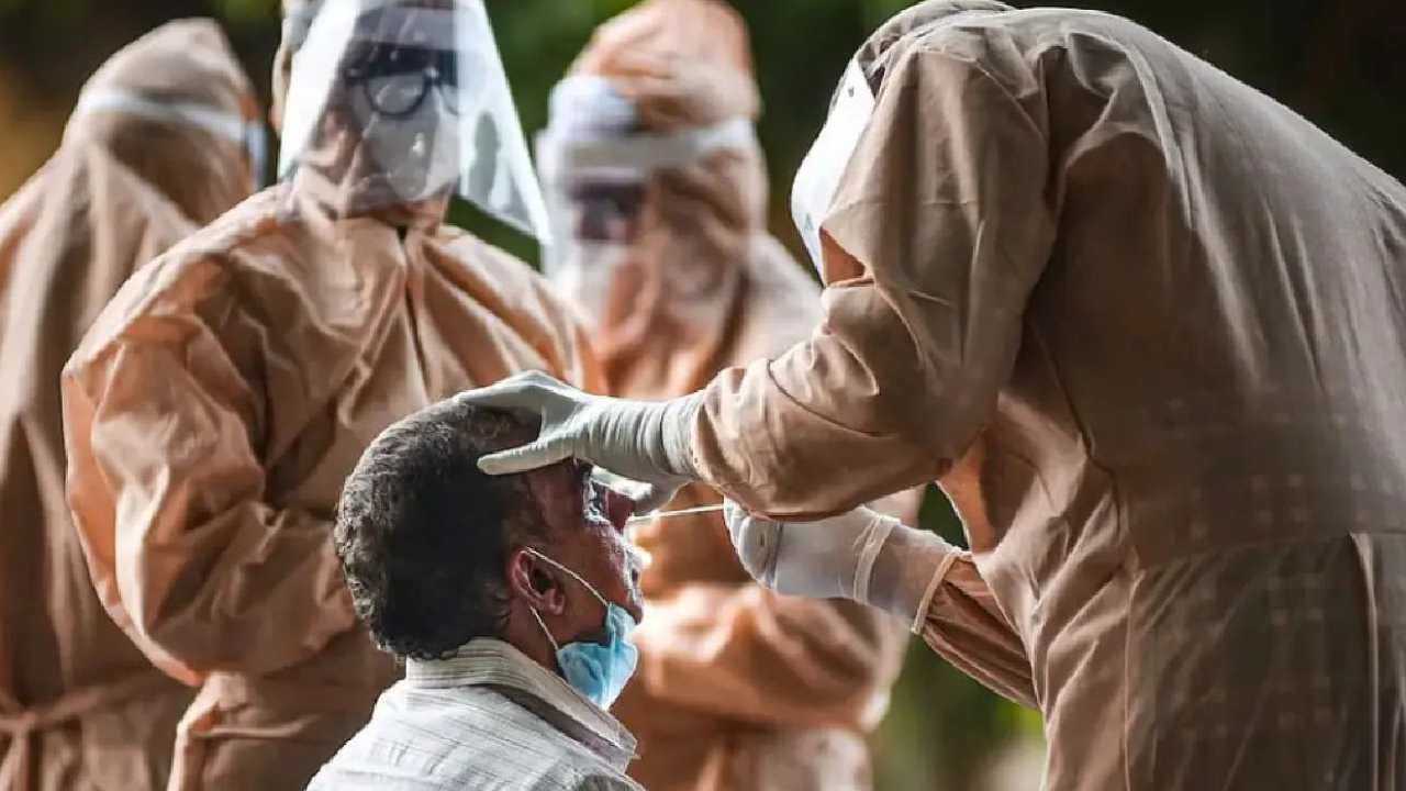 COVID-19: తొమ్మిదివేలకు చేరువలో రోజువారీ కరోనా కేసులు COVID-19: తొమ్మిదివేలకు చేరువలో రోజువారీ కరోనా కేసులు