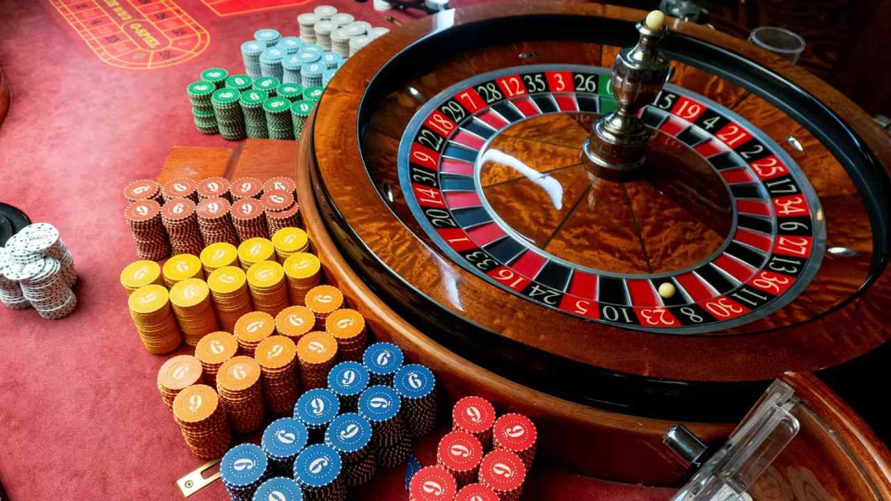 Casino: క్యాసినోకు ఏర్పాట్లు.. పోలీసుల అనుమతి నిరాకరణ Casino: క్యాసినోకు ఏర్పాట్లు.. పోలీసుల అనుమతి నిరాకరణ