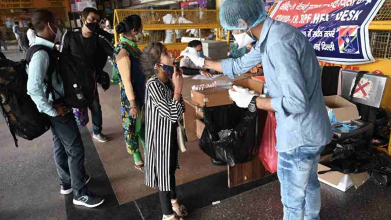 India Corona: భారీగా పెరిగిన కొవిడ్ పాజిటివ్ కేసులు.. మహారాష్ట్రలో అత్యధికంగా నమోదు.. India Corona: భారీగా పెరిగిన కొవిడ్ పాజిటివ్ కేసులు.. మహారాష్ట్రలో అత్యధికంగా నమోదు..