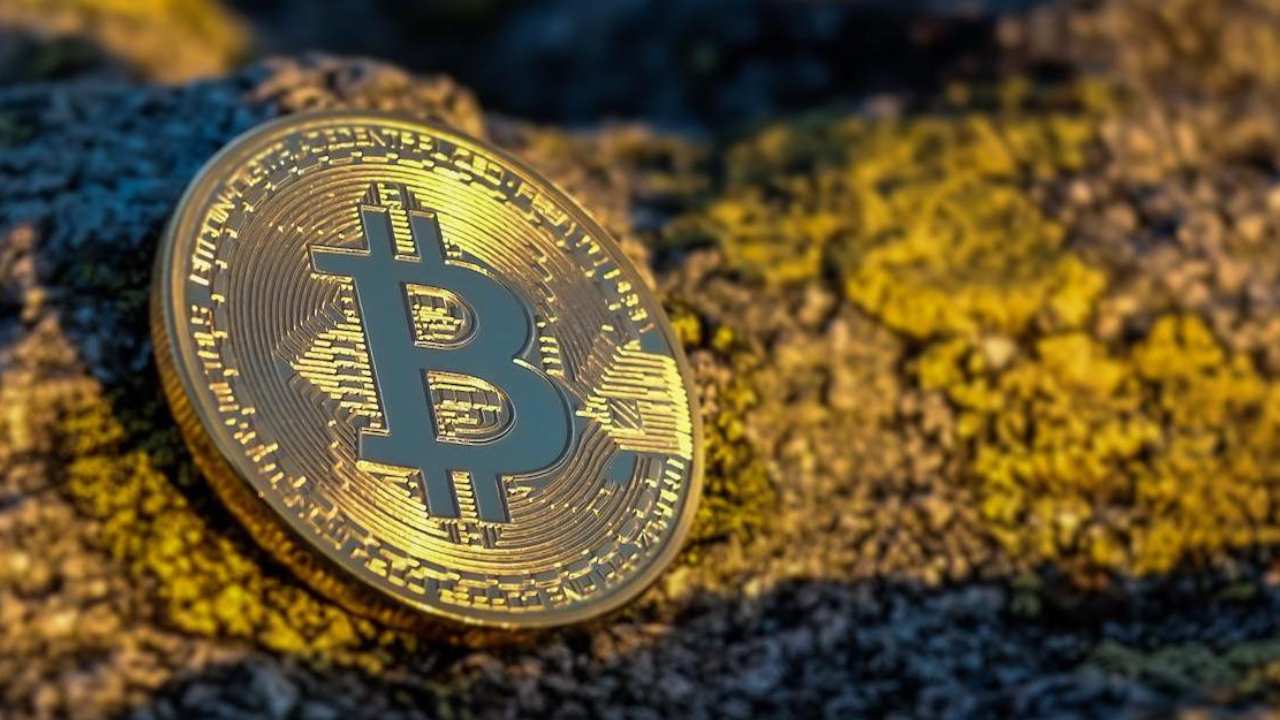 Crypto Currency: భారీగా పతనమైన బిట్ కాయిన్ విలువ.. 20వేల డాలర్ల దిగువకు Crypto Currency: భారీగా పతనమైన బిట్ కాయిన్ విలువ.. 20వేల డాలర్ల దిగువకు