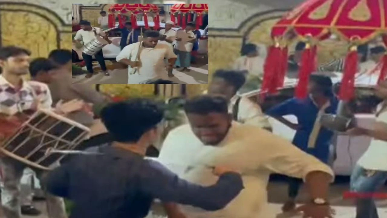 Youngsters Dance Swords : హైదరాబాద్ పాతబస్తీలో యువకుల హడావుడి..వివాహ వేడుకలో కత్తులు, తల్వార్లతో డ్యాన్సులు Youngsters Dance Swords : హైదరాబాద్ పాతబస్తీలో యువకుల హడావుడి..వివాహ వేడుకలో కత్తులు, తల్వార్లతో డ్యాన్సులు