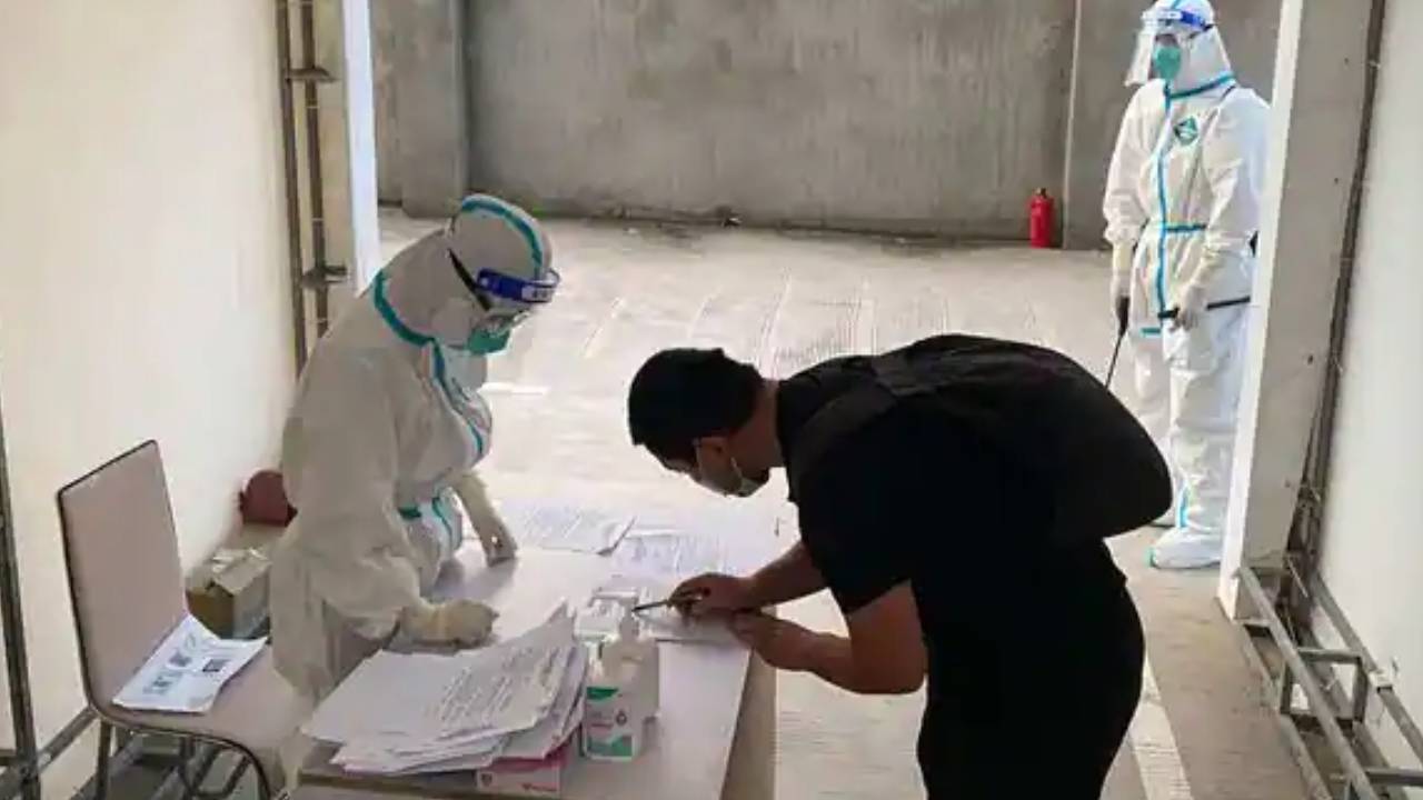 Disease X: ప్రపంచ దేశాలకు మరో వైరస్ ముప్పు?.. బ్రిటన్ శాస్త్రవేత్తలు ఏమని హెచ్చరించారంటే.. Disease X: ప్రపంచ దేశాలకు మరో వైరస్ ముప్పు?.. బ్రిటన్ శాస్త్రవేత్తలు ఏమని హెచ్చరించారంటే..