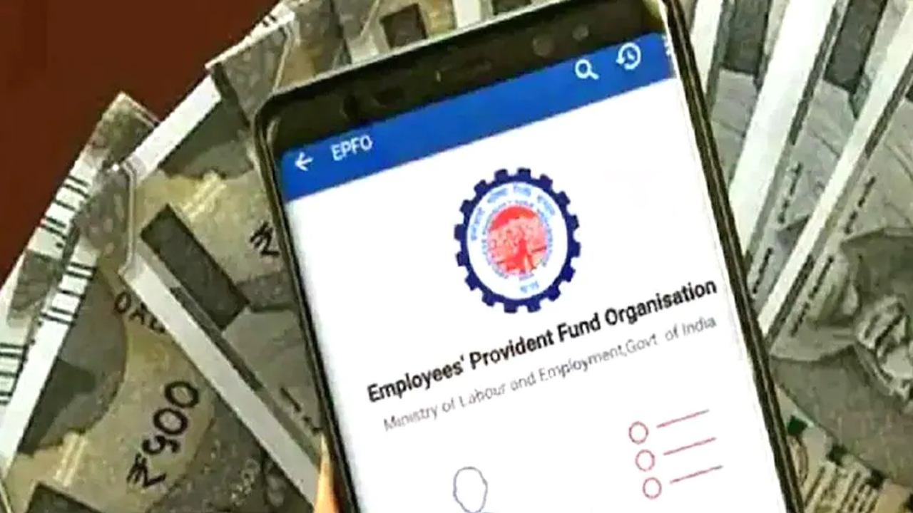 EPFO Interest Rate : ఉద్యోగులకు భారీ షాక్.. 8.1 శాతానికి ఈపీఎఫ్ వడ్డీ తగ్గింపు..! EPFO Interest Rate : ఉద్యోగులకు భారీ షాక్.. 8.1 శాతానికి ఈపీఎఫ్ వడ్డీ తగ్గింపు..!