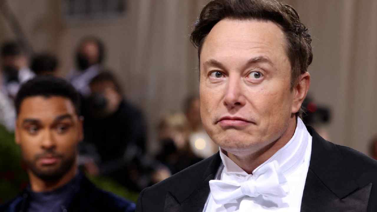 Tesla: కూర్చోవడానికీ ప్లేస్ లేని టెస్లా ఆఫీస్.. ఉద్యోగుల అవస్థలు Tesla: కూర్చోవడానికీ ప్లేస్ లేని టెస్లా ఆఫీస్.. ఉద్యోగుల అవస్థలు