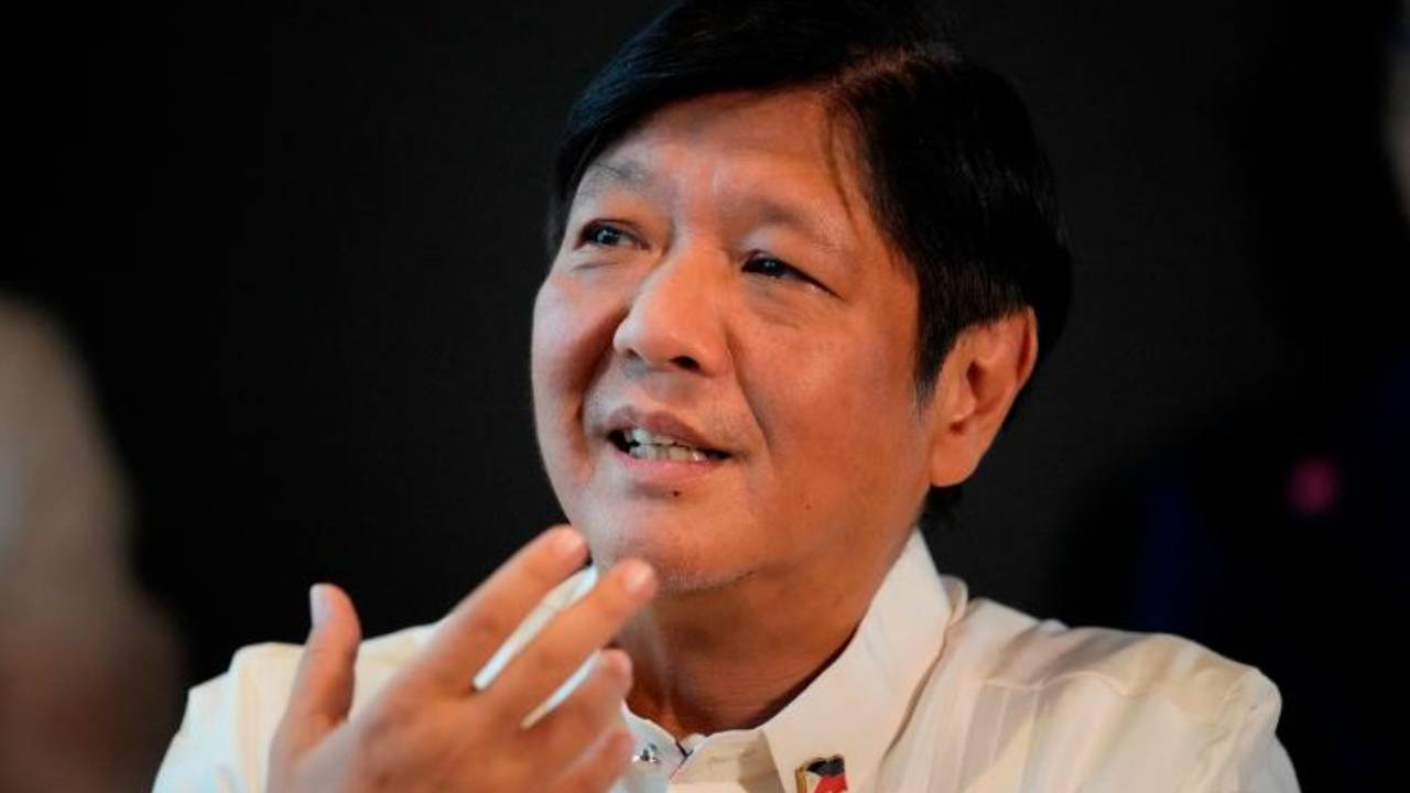 Philippines President: 36ఏళ్ల క్రితం దేశం నుంచి తన కుటుంబాన్ని వెళ్లగొట్టారు.. ఇప్పుడు అదే దేశానికి అధ్యక్షుడిగా బాధ్యతలు స్వీకరించాడు.. Philippines President: 36ఏళ్ల క్రితం దేశం నుంచి తన కుటుంబాన్ని వెళ్లగొట్టారు.. ఇప్పుడు అదే దేశానికి అధ్యక్షుడిగా బాధ్యతలు స్వీకరించాడు..