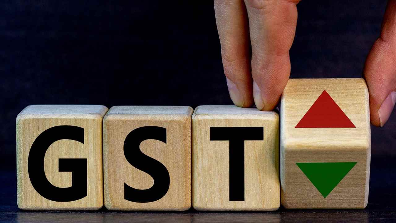 GST: పెరగనున్న హోటల్ రూమ్ ఛార్జీలు.. కొత్త జీఎస్టీ వివరాలు ఇవే GST: పెరగనున్న హోటల్ రూమ్ ఛార్జీలు.. కొత్త జీఎస్టీ వివరాలు ఇవే