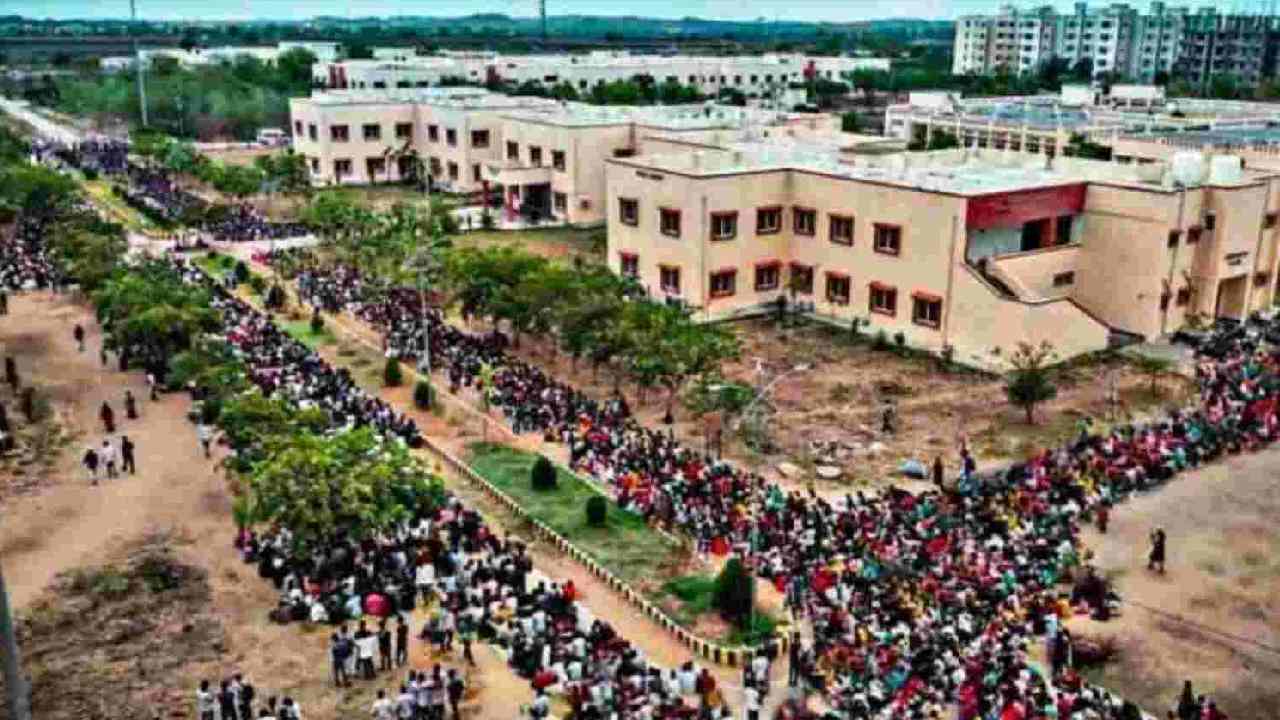 IIIT BASARA: బాసర ట్రిపుల్ ఐటీలో ఐదో రోజుకు చేరిన విద్యార్థుల ఆందోళన IIIT BASARA: బాసర ట్రిపుల్ ఐటీలో ఐదో రోజుకు చేరిన విద్యార్థుల ఆందోళన