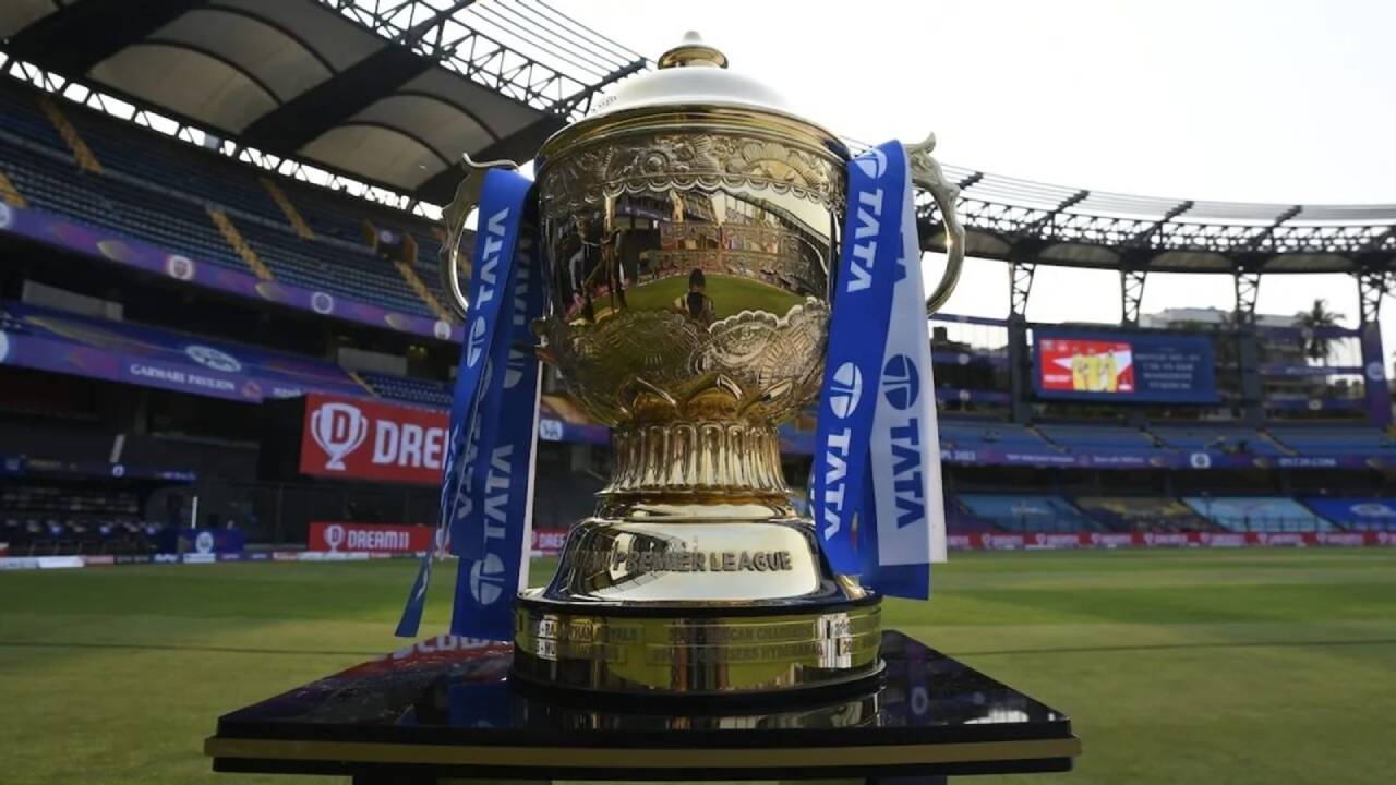 IPL: ఐపీఎల్ వేలం.. ఒక బాల్కు రూ.49 లక్షల ఆదాయం IPL: ఐపీఎల్ వేలం.. ఒక బాల్కు రూ.49 లక్షల ఆదాయం