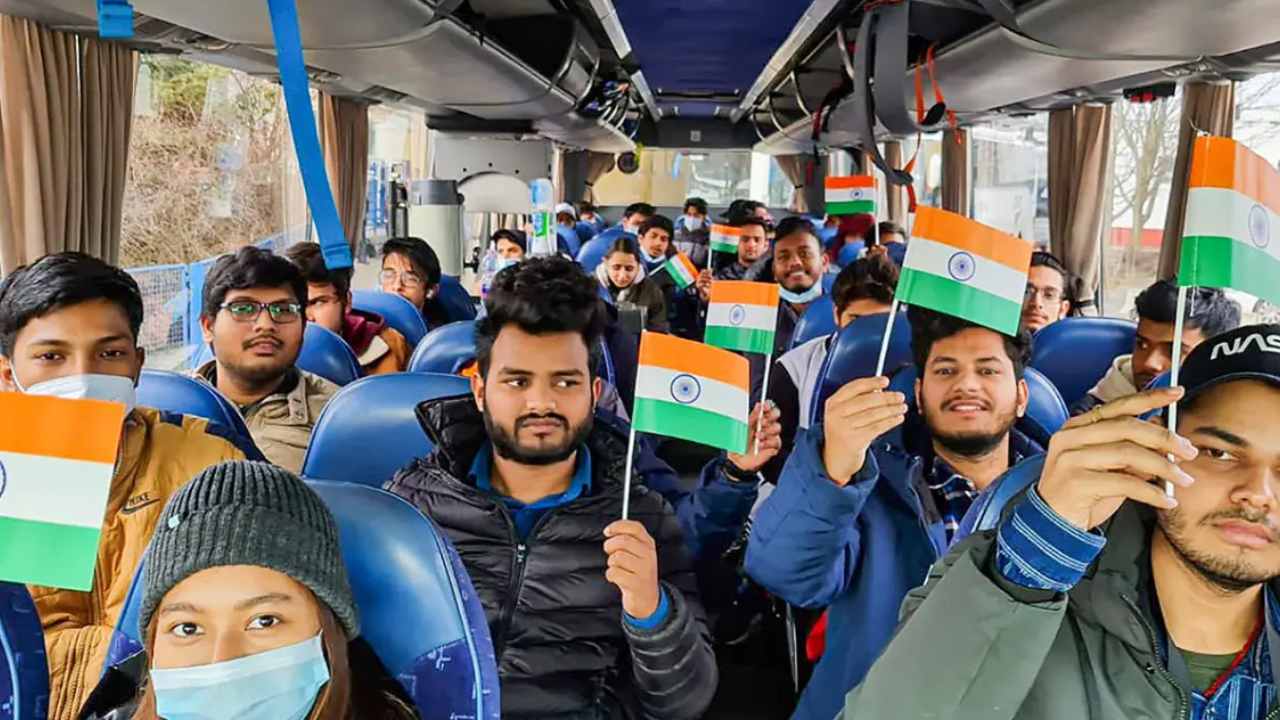 Indian Students: భారతీయ విద్యార్థులకు రష్యా బంపర్ ఆఫర్ Indian Students: భారతీయ విద్యార్థులకు రష్యా బంపర్ ఆఫర్
