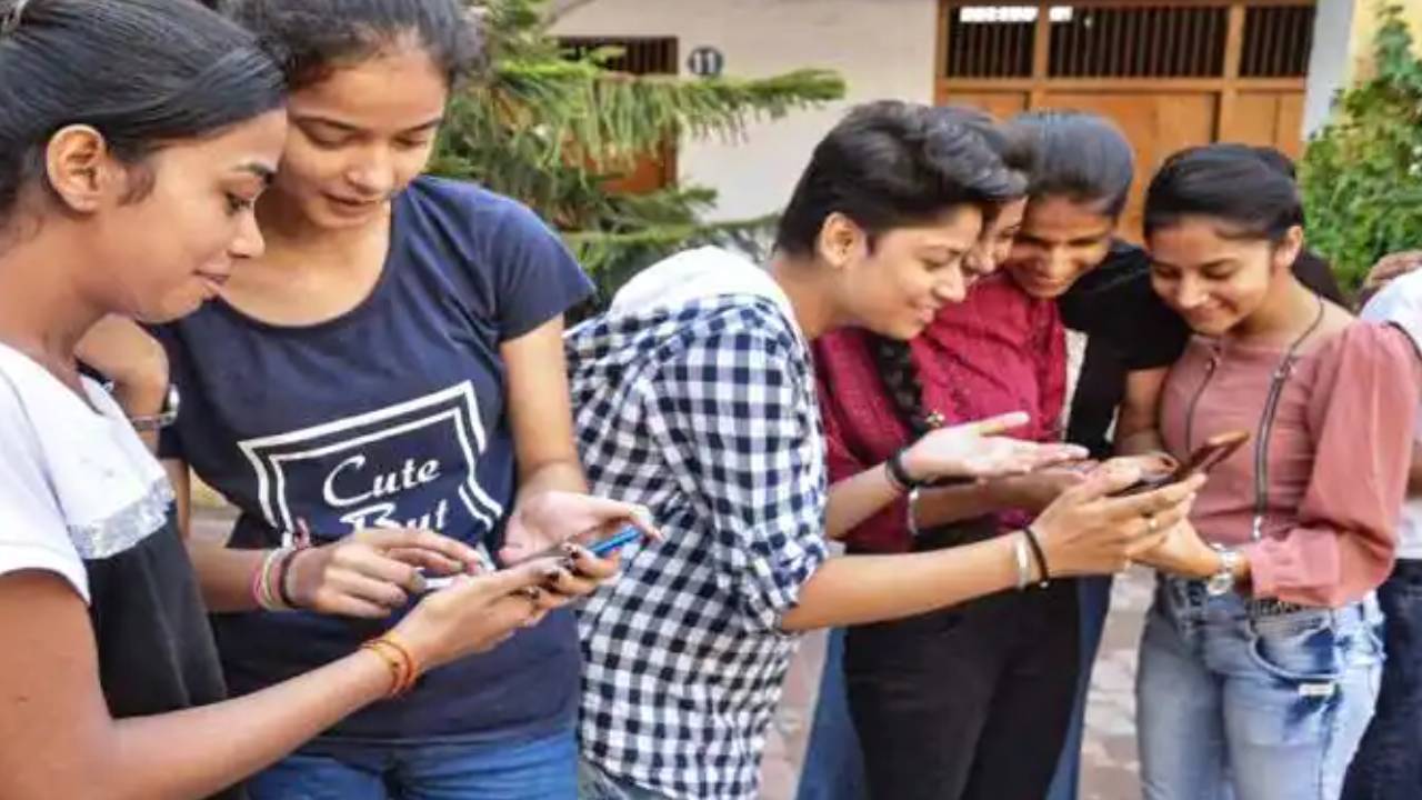 AP Inter Results: నేడు ఏపీలో ఇంటర్ ఫలితాలు విడుదల.. ఇలా చెక్ చేసుకోండి.. AP Inter Results: నేడు ఏపీలో ఇంటర్ ఫలితాలు విడుదల.. ఇలా చెక్ చేసుకోండి..