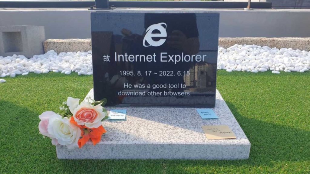 Korean Engineer Builds Gravestone Worth Rs 25,000 In Memory Of Internet Explorer
