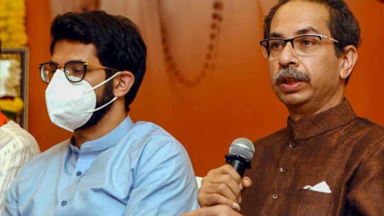 Maharashtra Political Crisis: శివసేన షిండే చేతుల్లోకి..! ఉద్ధవ్ వద్ద కేవలం 16 మంది ఎమ్మెల్యేలు.. Maharashtra Political Crisis: శివసేన షిండే చేతుల్లోకి..! ఉద్ధవ్ వద్ద కేవలం 16 మంది ఎమ్మెల్యేలు..