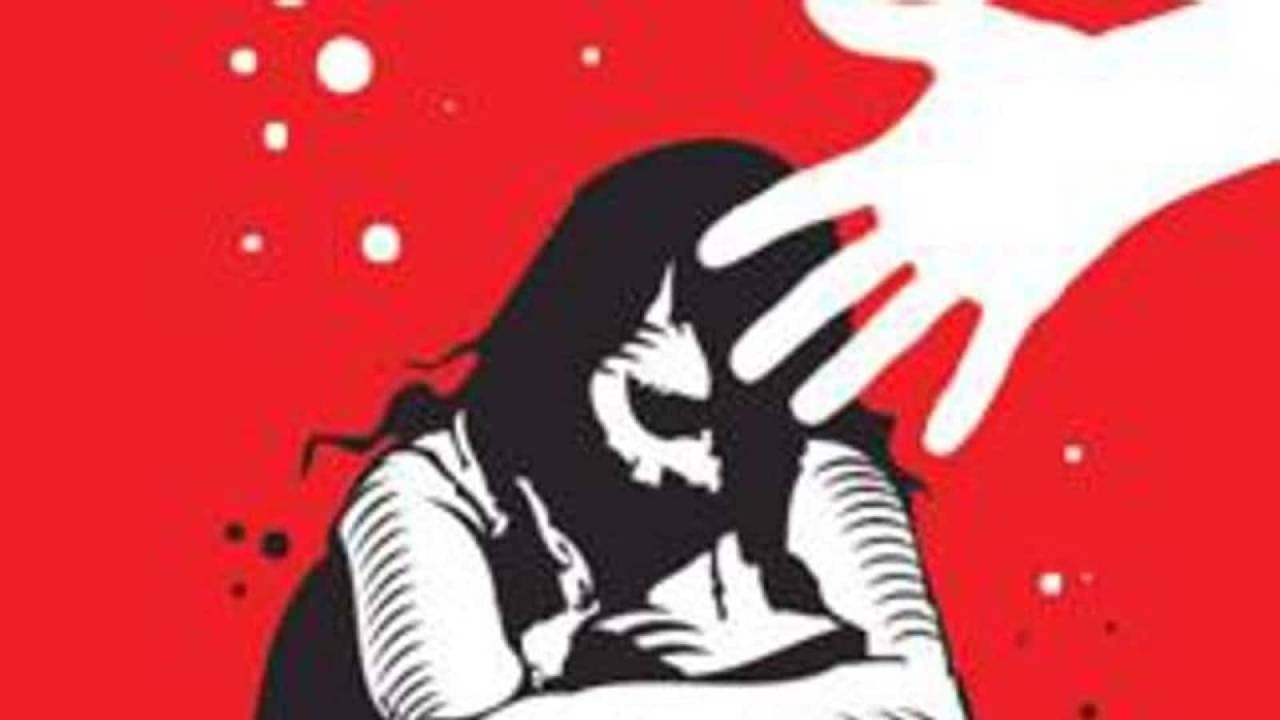 Minor Girl: మాయమాటలతో మైనర్ బాలికను ఎత్తుకెళ్లిన యువకుడు Minor Girl: మాయమాటలతో మైనర్ బాలికను ఎత్తుకెళ్లిన యువకుడు