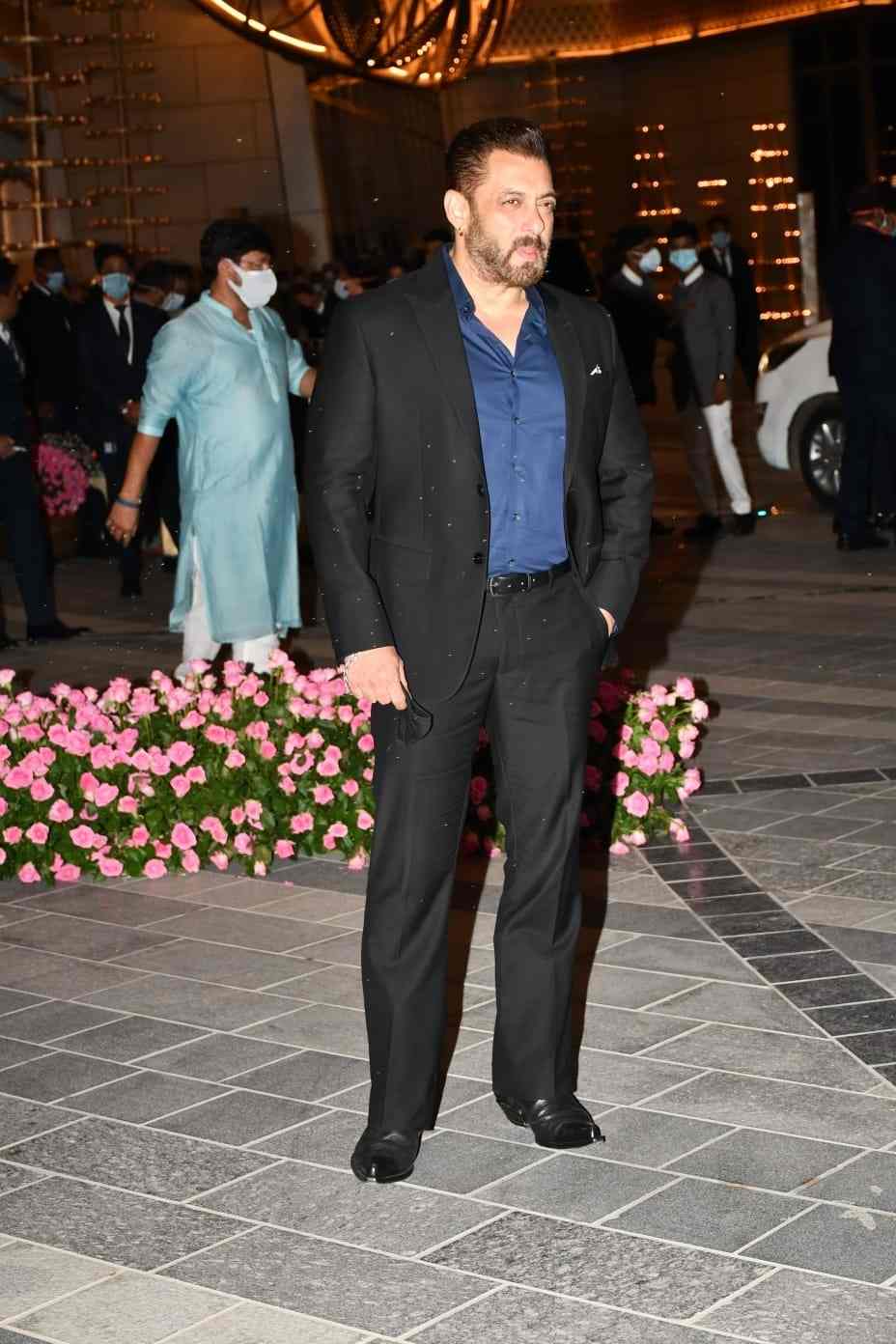 Mukesh And Nita Ambani Host Radhika Merchant's Arangetram (2)