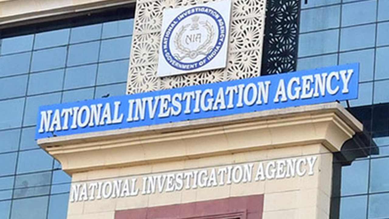NIA Searches: హైకోర్టు అడ్వకేట్ శిల్పను అరెస్ట్ చేసిన ఎన్ఐఏ.. స్టూడెంట్ మిస్సింగ్ కేసుపై ఆరా.. NIA Searches: హైకోర్టు అడ్వకేట్ శిల్పను అరెస్ట్ చేసిన ఎన్ఐఏ.. స్టూడెంట్ మిస్సింగ్ కేసుపై ఆరా..