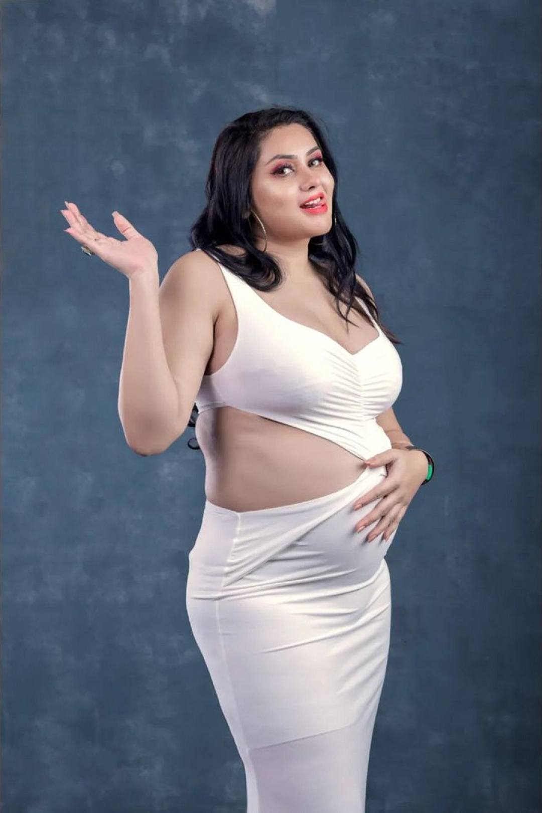 Namitha Baby Bump Photos Goes Viral001