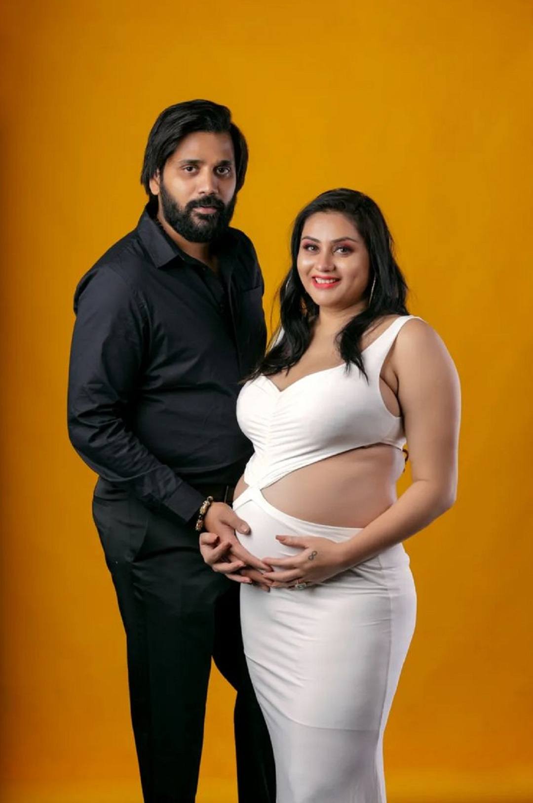 Namitha Baby Bump Photos Goes Viral004