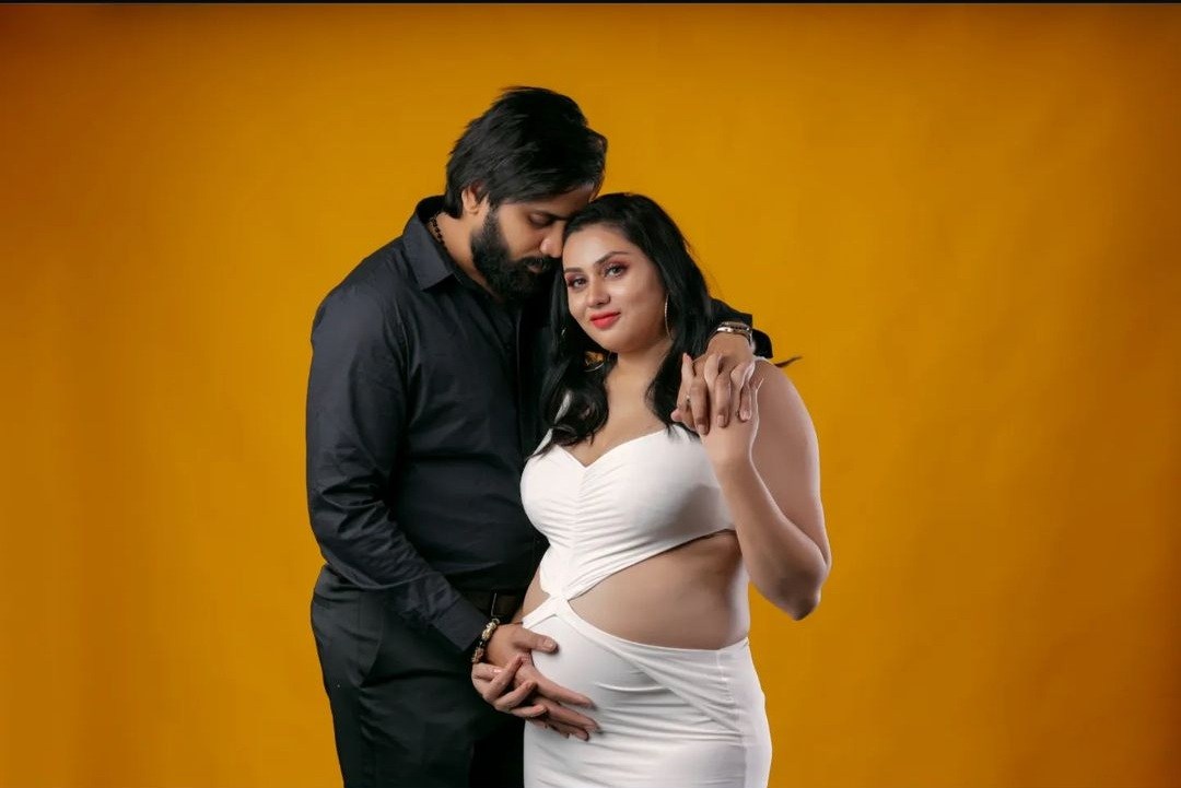 Namitha Baby Bump Photos Goes Viral005