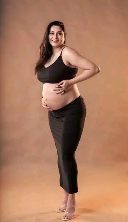 Namitha Baby Bump Photos Goes Viral008