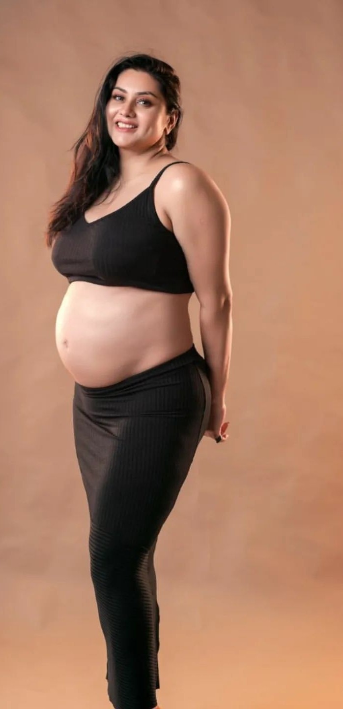 Namitha Baby Bump Photos Goes Viral010