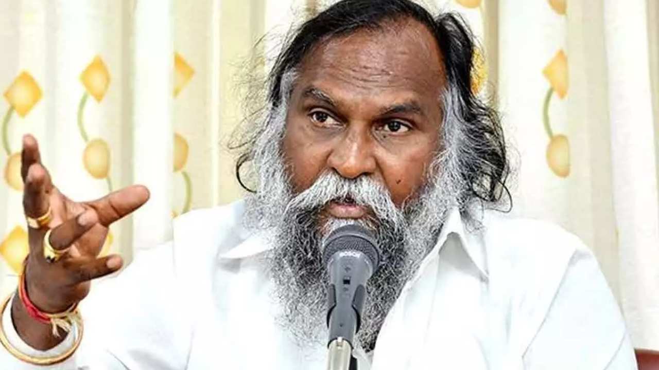 National Herald case: బ్యాంకులను లూటీ చేసినవారంతా బీజేపీలో ఉన్నారు..వారిపై ఈడీ చర్యలు తీసుకోదా? : జగ్గారెడ్డి National Herald case: బ్యాంకులను లూటీ చేసినవారంతా బీజేపీలో ఉన్నారు..వారిపై ఈడీ చర్యలు తీసుకోదా? : జగ్గారెడ్డి