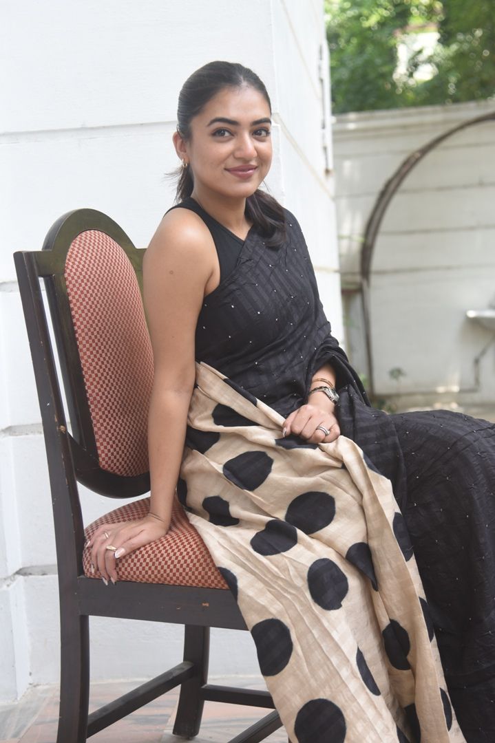 Nazriya Nazim Looks Gorgeous In Black Saree004