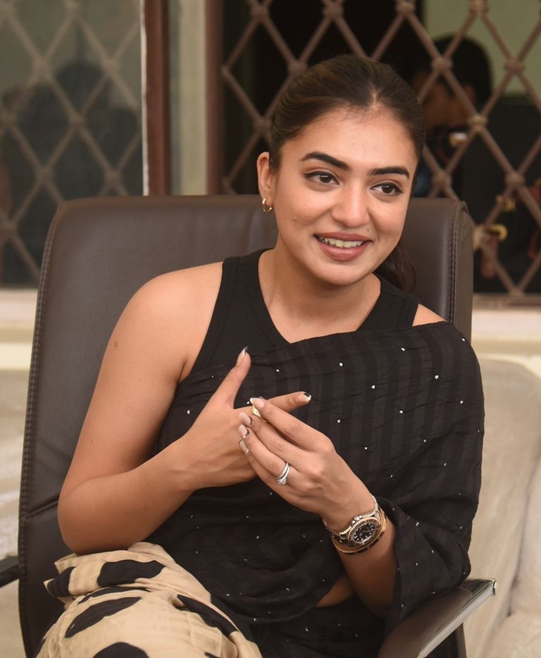 Nazriya Nazim Looks Gorgeous In Black Saree006