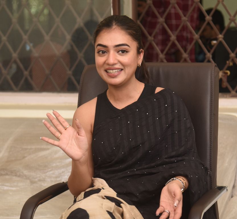 Nazriya Nazim Looks Gorgeous In Black Saree007