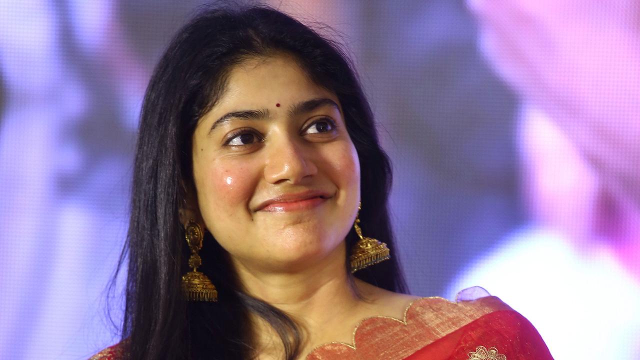 Sai Pallavi: సాయి పల్లవిపై నెటిజన్స్ ప్రశంసల వర్షం Sai Pallavi: సాయి పల్లవిపై నెటిజన్స్ ప్రశంసల వర్షం