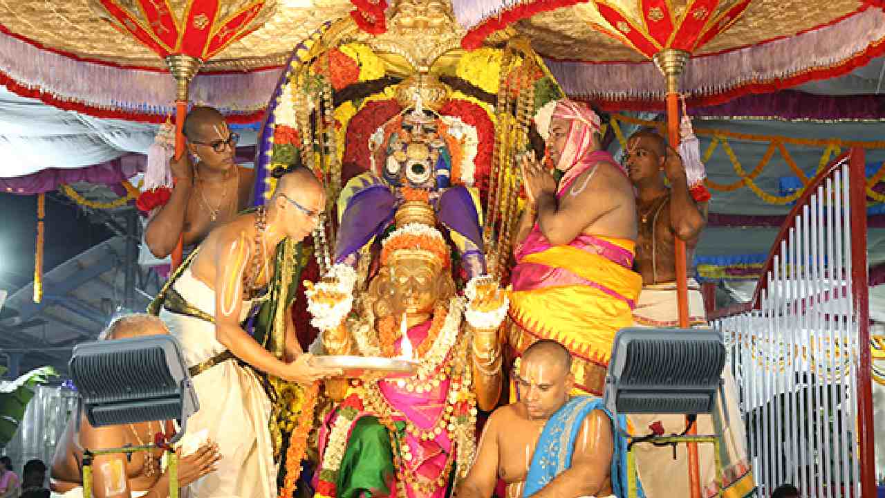 Appalayagunta : గరుడ వాహనంపై ప్రసన్నవేంకటేశ్వర స్వామి వారు Appalayagunta : గరుడ వాహనంపై ప్రసన్నవేంకటేశ్వర స్వామి వారు