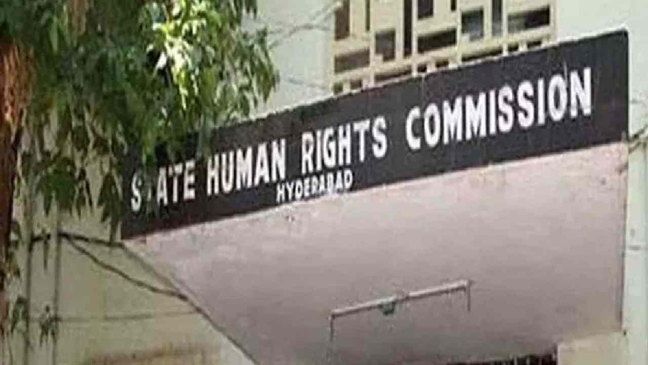 Hyderabad : తల్లి తండ్రులపై మానవహక్కుల కమీషన్లో ఫిర్యాదు చేసిన కన్నకొడుకు Hyderabad : తల్లి తండ్రులపై మానవహక్కుల కమీషన్లో ఫిర్యాదు చేసిన కన్నకొడుకు