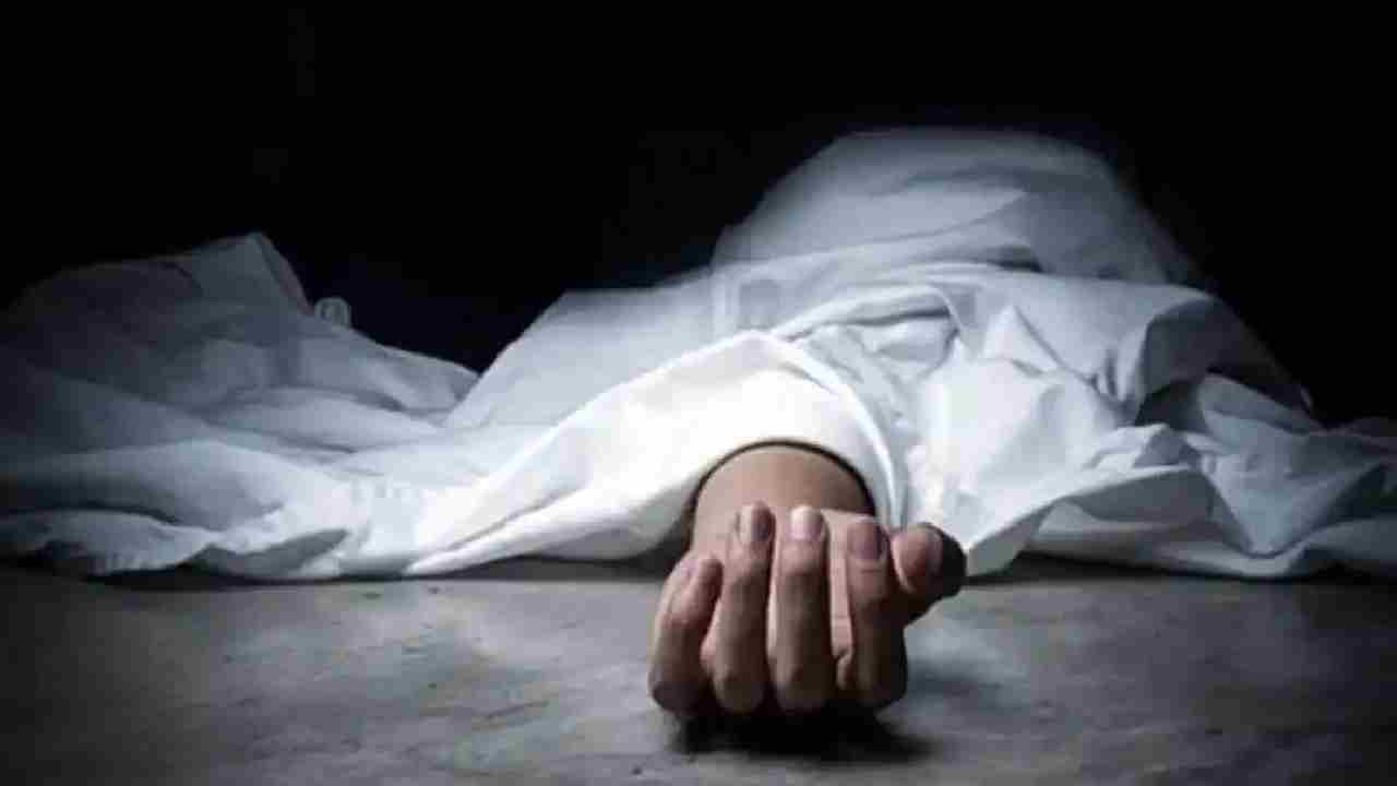 Uttar Pradesh: నిద్రిస్తుండగా టేబుల్ ఫ్యాన్ మీద పడి ప్రాణాలు కోల్పోయిన తల్లీకూతురు Uttar Pradesh: నిద్రిస్తుండగా టేబుల్ ఫ్యాన్ మీద పడి ప్రాణాలు కోల్పోయిన తల్లీకూతురు