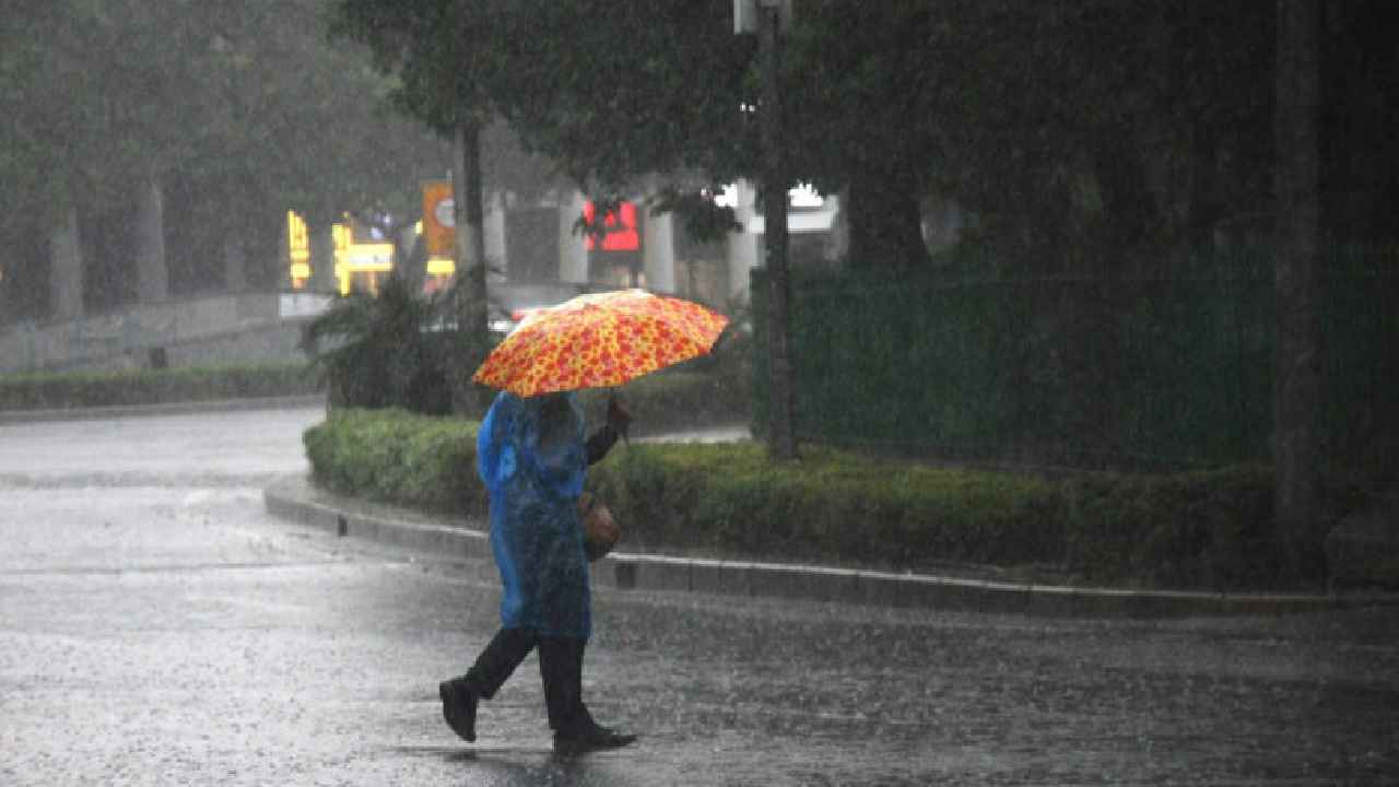 Weather Report : తెలంగాణలోకి రేపు రుతుపవనాల రాక Weather Report : తెలంగాణలోకి రేపు రుతుపవనాల రాక