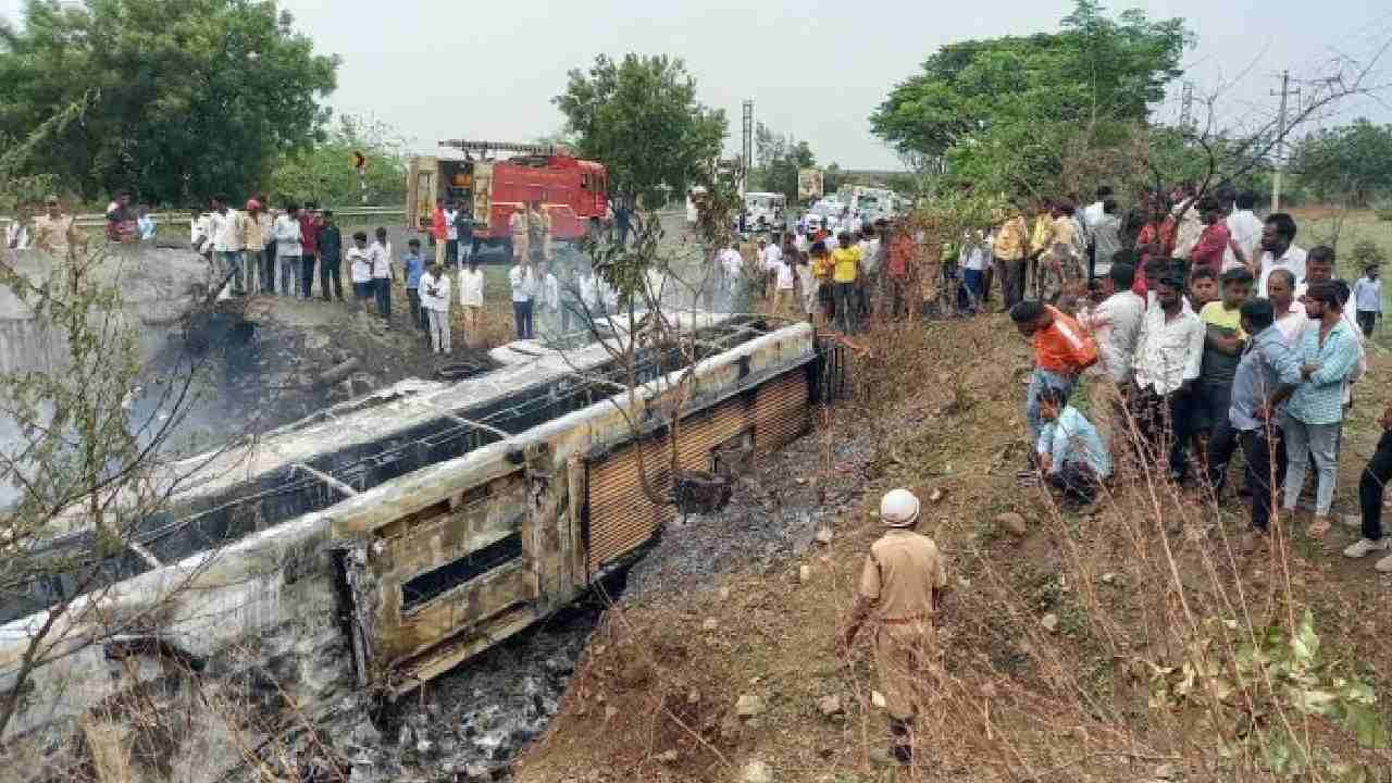 karnataka bus accident : కర్ణాటకలో ఘోర రోడ్డు ప్రమాదం- 8 మంది హైదరాబాదీలు మృతి karnataka bus accident : కర్ణాటకలో ఘోర రోడ్డు ప్రమాదం- 8 మంది హైదరాబాదీలు మృతి