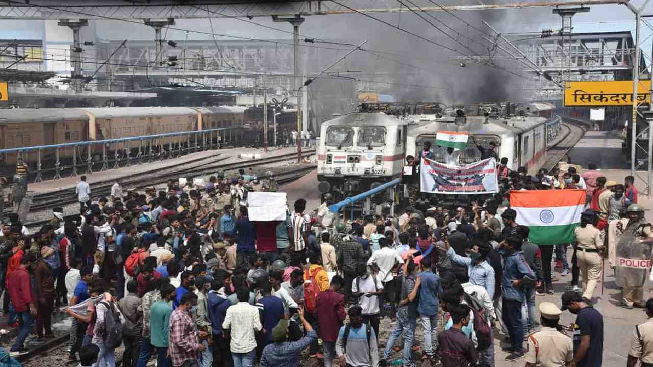 Agnipath Protests : సికింద్రాబాద్ అల్లర్ల కేసులో నర్సరావుపేట అభ్యర్ధులే ఎక్కువ..? Agnipath Protests : సికింద్రాబాద్ అల్లర్ల కేసులో నర్సరావుపేట అభ్యర్ధులే ఎక్కువ..?
