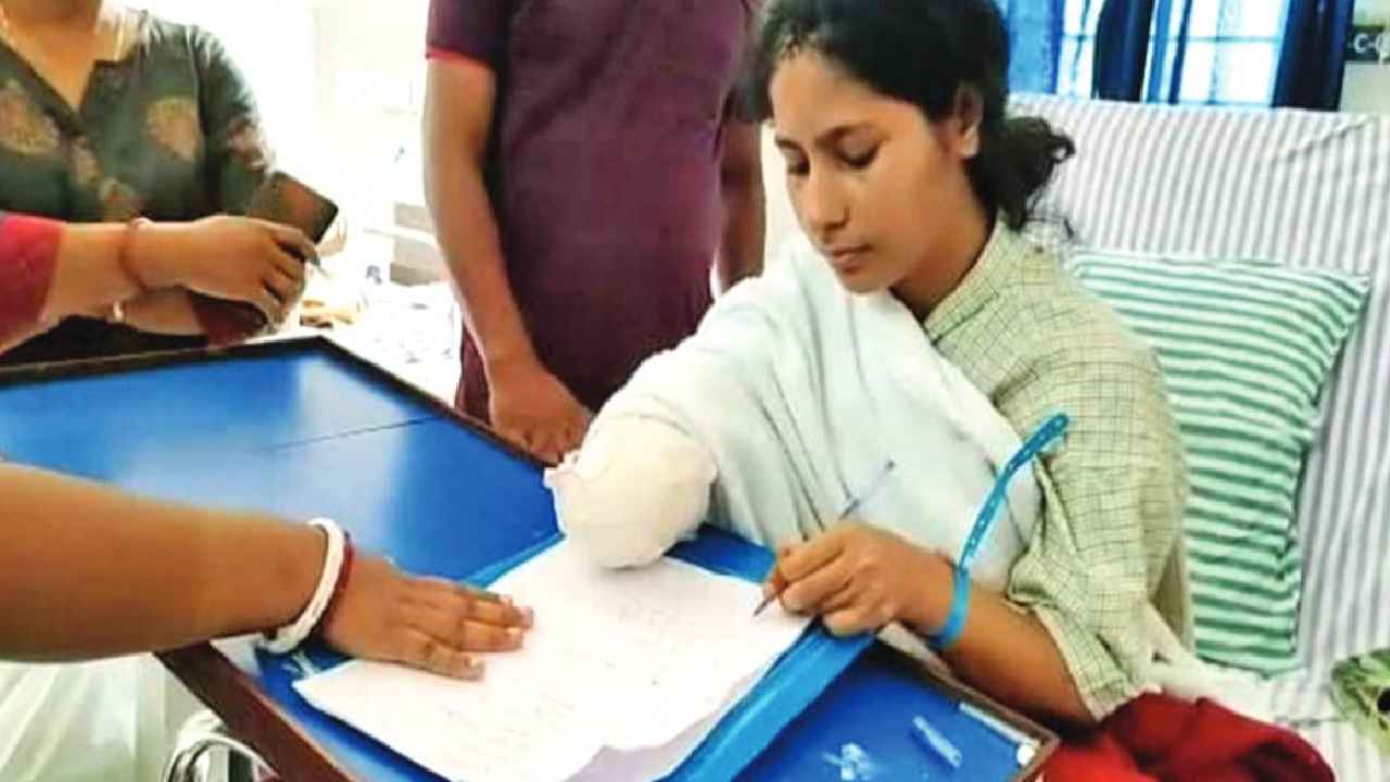 Nurse Lost Hand : హ్యాట్సాఫ్.. భర్త చేయి నరికేసినా..తగ్గేదేలే.. ఎడమ చేతితో నర్స్ ప్రాక్టీస్ Nurse Lost Hand : హ్యాట్సాఫ్.. భర్త చేయి నరికేసినా..తగ్గేదేలే.. ఎడమ చేతితో నర్స్ ప్రాక్టీస్